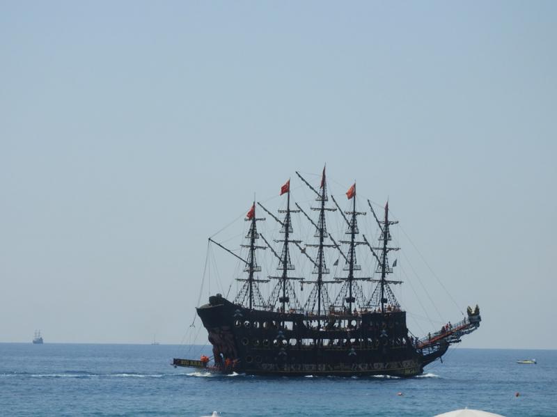 piratenschip-begeleide-reis-kontiki-reizen