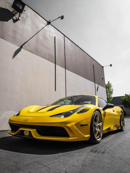 Ferrari-geel-kontikireizen